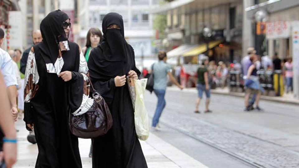 Zwei Burkaträgerinnen in Genf.