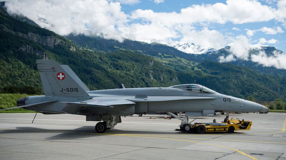 Laut Aviatik-Experten soll das Parlament dafür sorgen, dass möglichst bald neue Kampfjets in den Schweizer Himmel steigen.