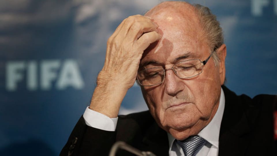 Die Kommission untersucht, ob sich Sepp Blatter im Zusammenhang mit Lohnzahlungen und Boni Verfehlungen leistete.