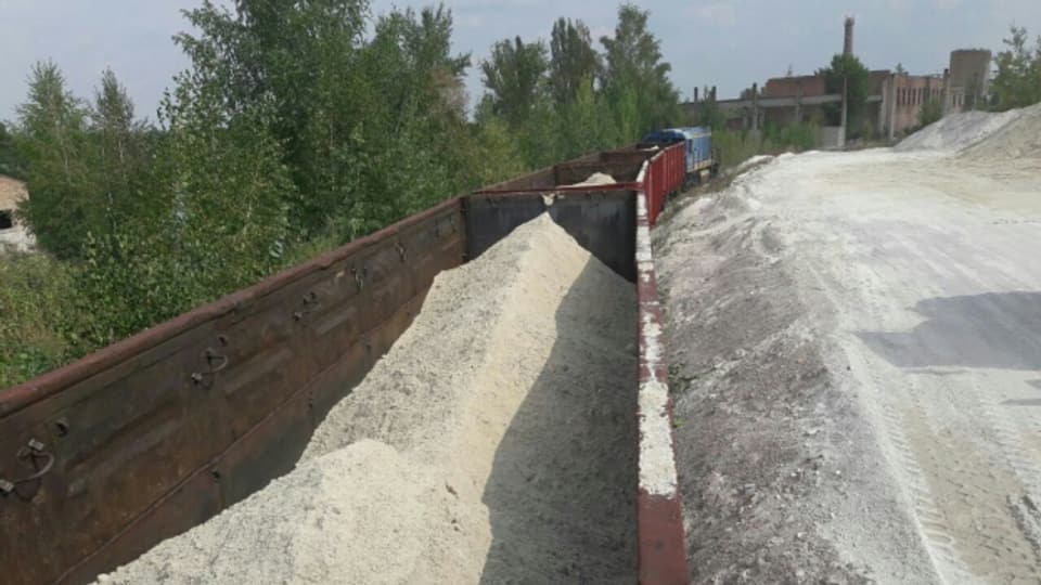 Der Quarzsand für die Wasserwerke Donetsk wurde im Westen des Landes verladen.