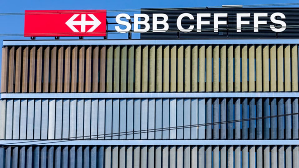 Blick an die Fassade des SBB-Hauptgebäudes in Bern Wankdorf.