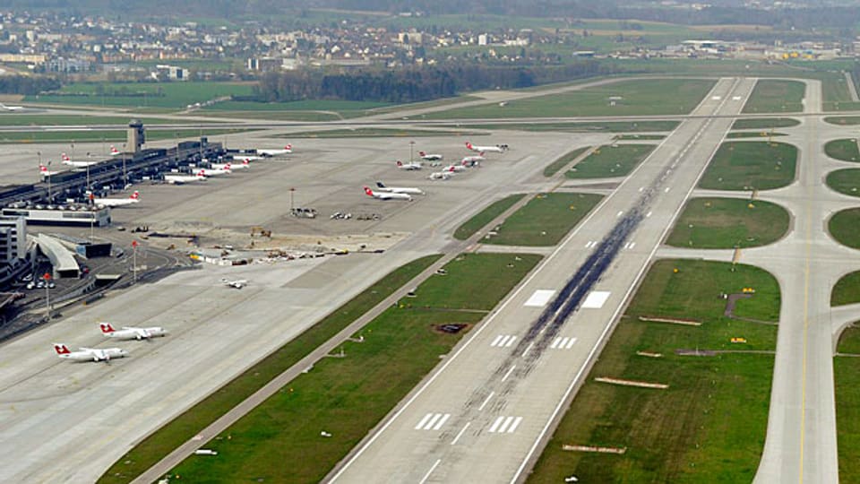 Der Flughafen Zürich gilt als einer der komplexesten der Welt, was An- und Abflüge betrifft - wegen der zahlreichen Kreuzungspunkte am Boden und in der Luft.