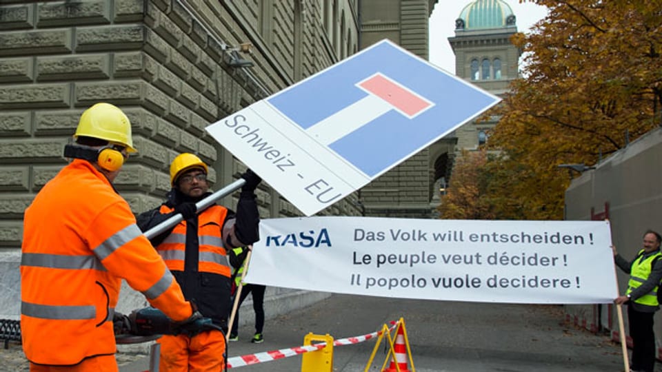 Gemäss den Rasa-Initianten steckt die Schweiz seit der Annahme der Masseneinwanderungsinitiative am 9. Februar 2014 in einer Sackgasse.