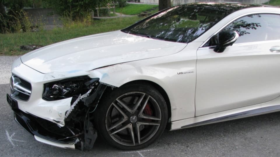 Philipp Müllers Auto nach dem Unfall in Lenzburg - die Dash-Cam führte nun zu einem Schuldspruch (10. September 2015).