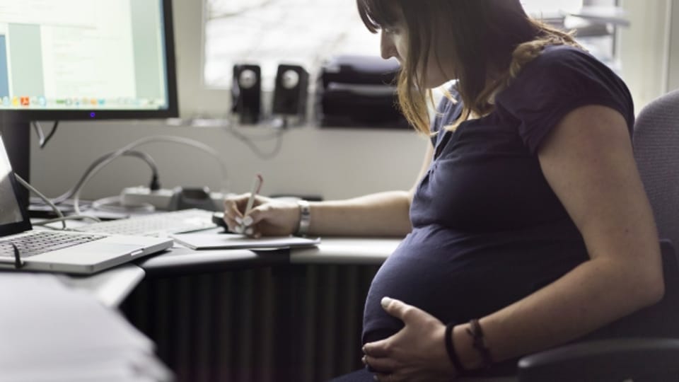 «Habe ich nach der Geburt noch meinen Job?» Diese Frage stellt sich Frauen in der Schweiz immer öfter.