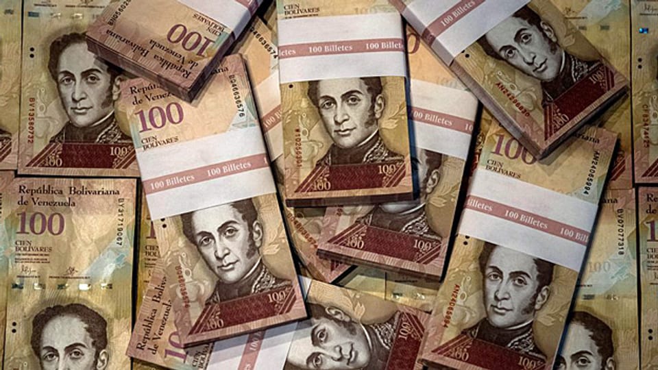 Mit fünf Kilo Banknoten ins Restaurant – der Alltag im Krisenland Venezuela.