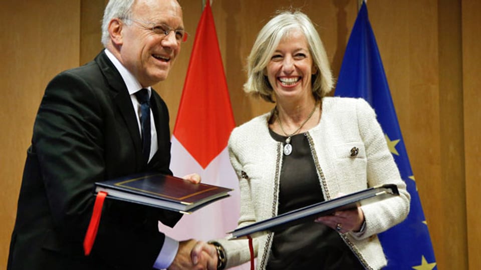 Bundespräsident Johann Schneider Ammann und die italienische Bildungsministerin Stefania Giannini 2014 anlässlich der Vertrags-Unterzeichnung des Projektes Horizon 2020 mit der EU.