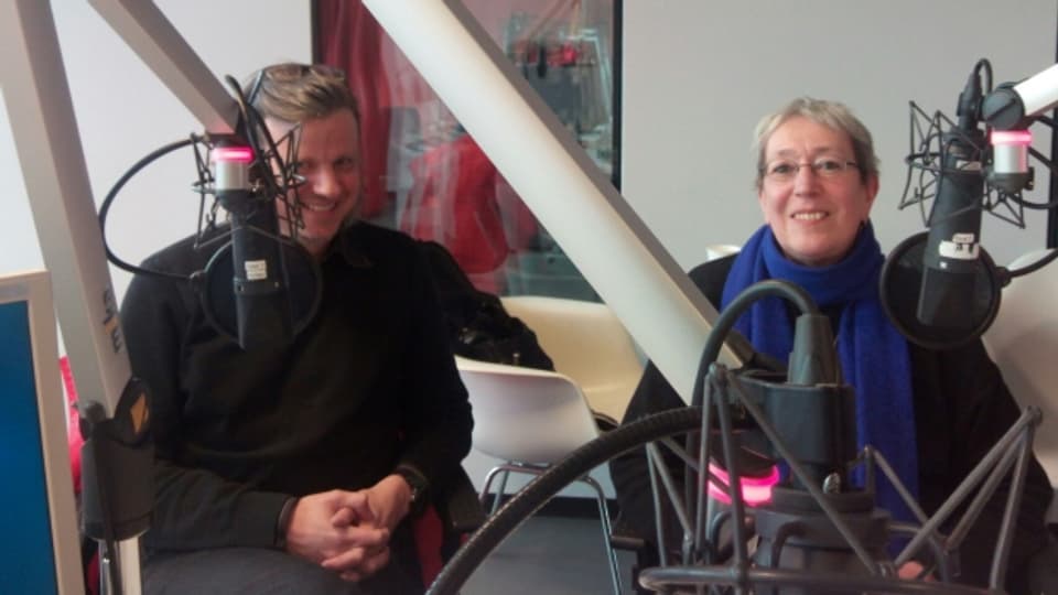 Nick Lüthi und Bettina Büsser im Studio von Radio SRF1.