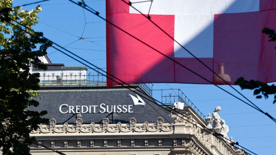 Statistiken der Nationalbank zeigen, dass ausländische Kunden noch immer gut 3'200 Milliarden Franken auf Schweizer Bankkonti liegen haben. Bild: Paradeplatz Zürich.
