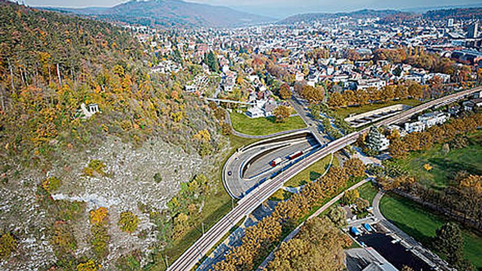 Luftaufnahme des Bieler A5-Westast-Projekts. Die Autobahn führt direkt durch ein Naturschutzgebiet. Visualisierung.