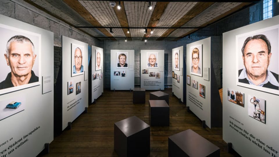 Foto-Ausstellung «Verdingkinder, Portraits von Peter Klaunzer» im Käfigturm, Bern.
