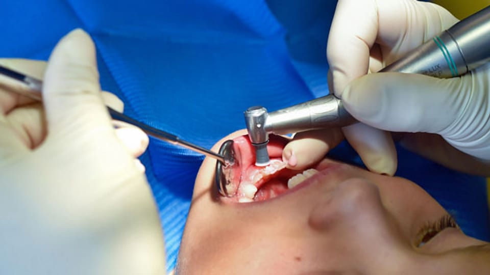 Eine Abstimmung über obligatorische Zahnversicherung steht im Kanton Waadt bevor. Symbolbild.