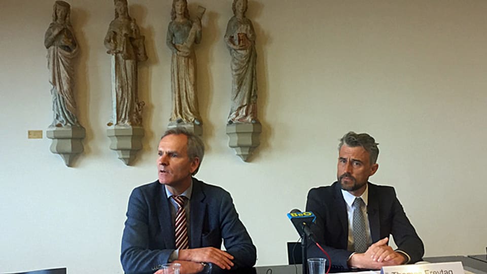 UPD-Direktor Werner Strik und Thomas Freytag Chef des Berner Amtes für Justizvollzug an der Medienkonferenz.