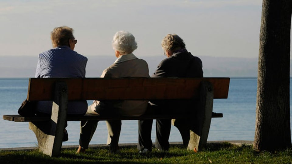 Versicherte, die pensioniert sind, sollen nicht plötzlich weniger Rente erhalten und ihren Lebensstandard anpassen müssen.