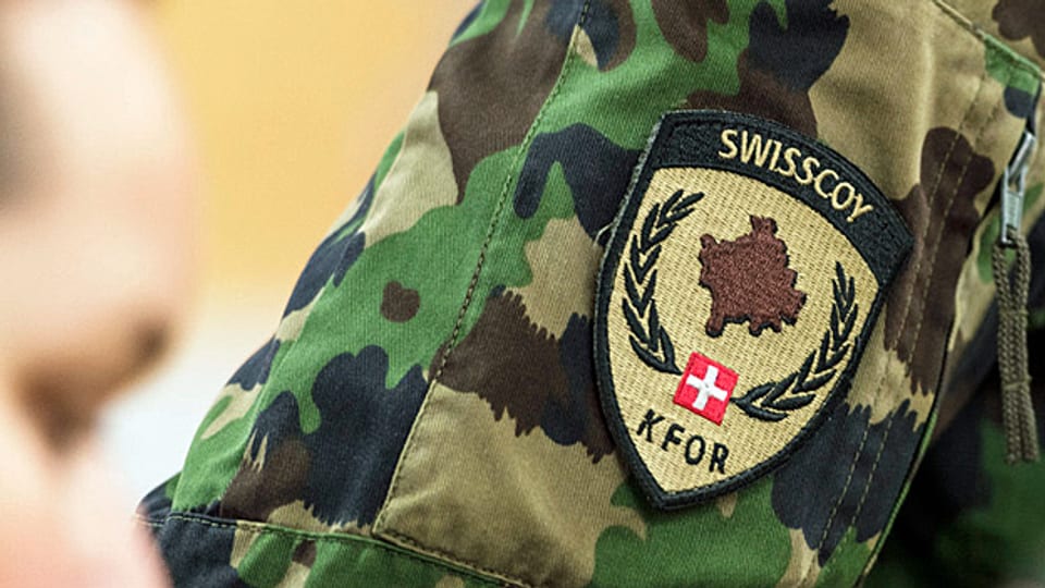 Seit 1999 schon leisten Schweizer Armeeangehörige im Kosovo Dienst. Die «Swisscoy» ist Teil der internationalen Friedenstruppe «KFOR» und der mit Abstand grösste Beitrag der Schweiz im Rahmen der «Partnerschaft für Frieden».