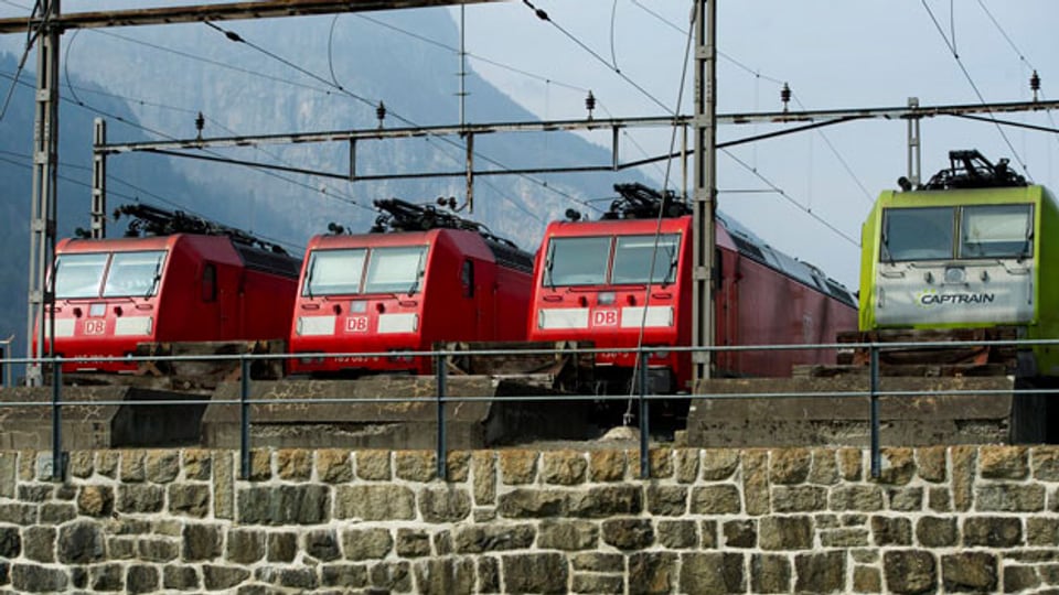 Es bräuchte eine zentrale Überwachung und klare Abmachungen unter den verschiedenen Bahn-Unternehmen. Lokomotiven in Erstfeld.