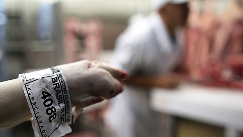 «Inspecionado», steht auf der Etikette an einem Fleischstück in einer brasilianischen Metzgerei. Offenbar sind die Inspektionen nicht überall erfolgt.