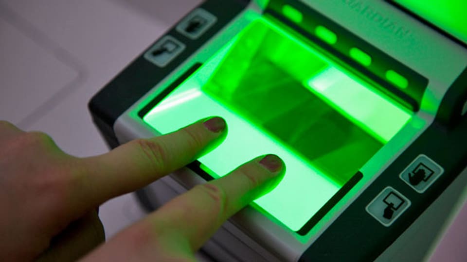 Die Schweiz unterstützt den Aufbau einer digitalen Datenbank für Fingerabdrücke. Symbolbild.