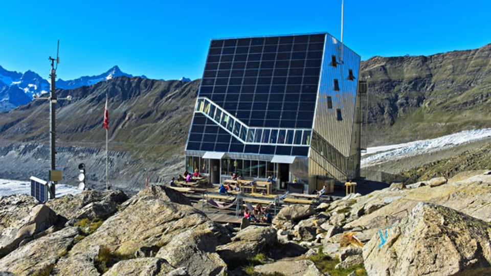 Solarpanel an der Monte Rosa-Hütte in Zermatt.