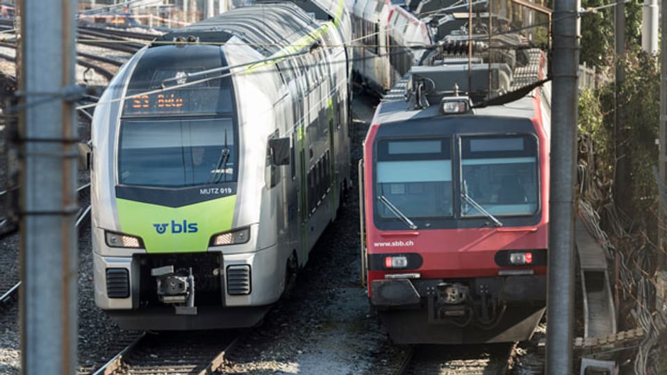 Das Bahnunternehmen BLS unterstützt den Entschied des Bundesamtes für Verkehr, erst im kommenden Sommer über eine Neuvergabe von Fernverkehrslinien zu entscheiden.