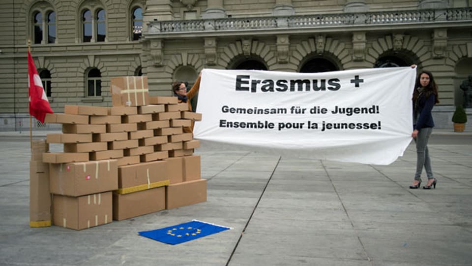 Die Schweizerische Arbeitsgemeinschaft der Jugendverbände SAJV/CSAJ überreichte der Regierung am 3. April 2014 einen Brief zum Erhalt von Erasmus+.