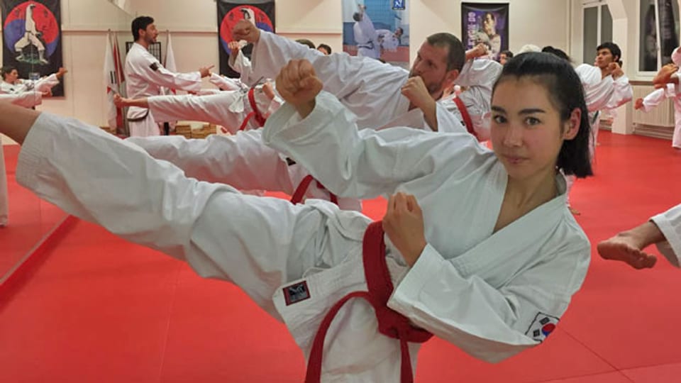 Mariella Heiligers übt sich in ihrem Lieblingssport Taekwondo, ein sehr koreanischer Sport.