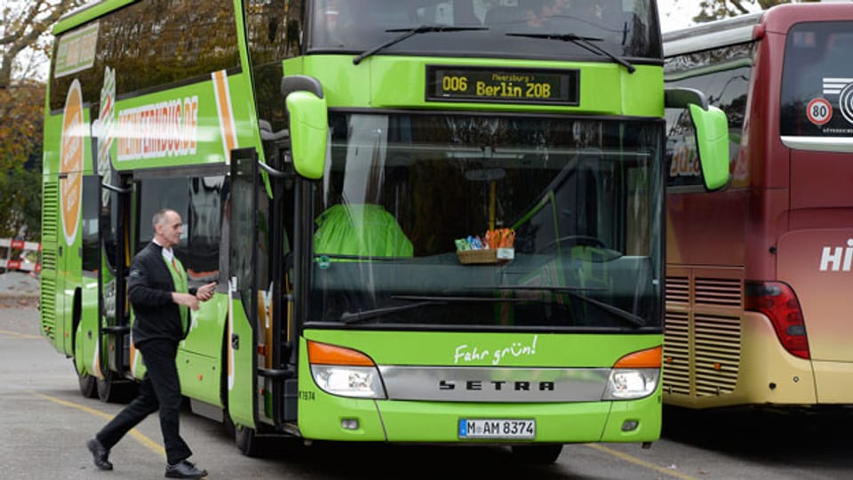 Ein Fernbus auf dem Zürcher Carparkplatz. Der Bundesrat möchte Fernbusse dort zulassen, wo sie eine wichtige neue Verkehrsverbindung erschliessen.