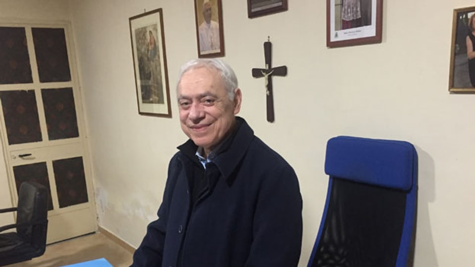 Don Peppino Gambardella ist seit 25 Jahren Pfarrer in Pomigliano. Bild: Franco Battel.