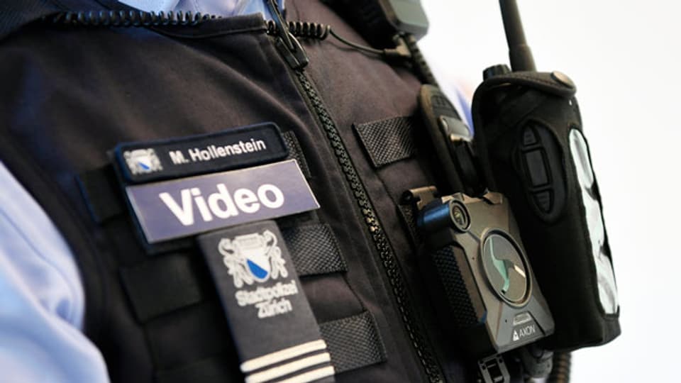 Bei Einsätzen mit Bodycam sei es tendenziell zu weniger Gewalt gegen Beamte gekommen.