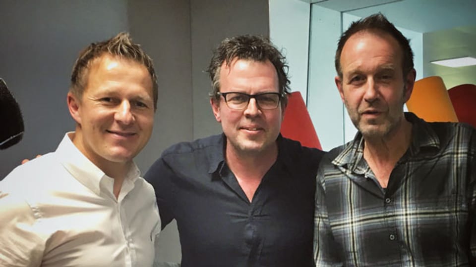YB-Sportchef Christoph Spycher, «Tagesgespräch»-Moderator Marc Lehmann und Kuno Lauener, YB-Fan und Frontmann der Rockband «Züri West» (von links).