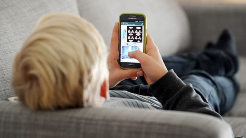 Ich Darf Nicht In Sein Handy Schauen Wie oft schauen Sie auf ihr Smartphone am Tag? - 4x4 Podcast - SRF