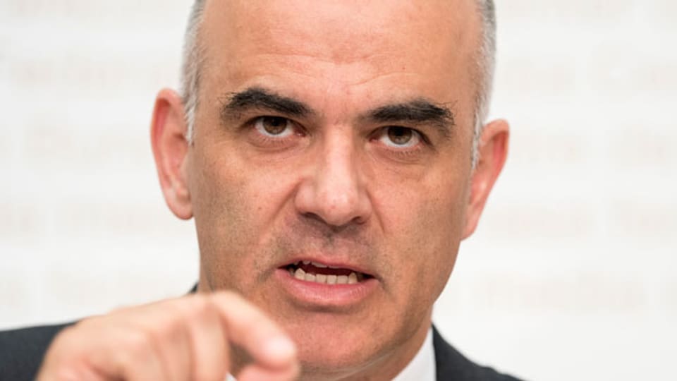 Bundesrat Alain Berset spricht an einer Medienkonferenz über die Stabilisierung der AHV (AHV21), am Donnerstag, 28. Juni 2018 in Bern.