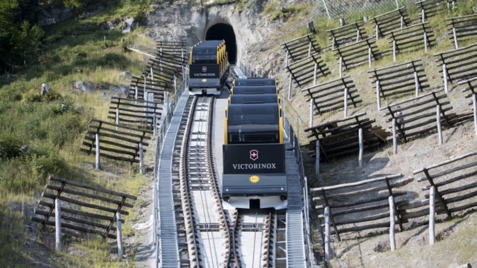 Profitieren vom Hitzesommer: Die Schweizer Bergbahnen (im Bild: Stoosbahn am 25.7.18).