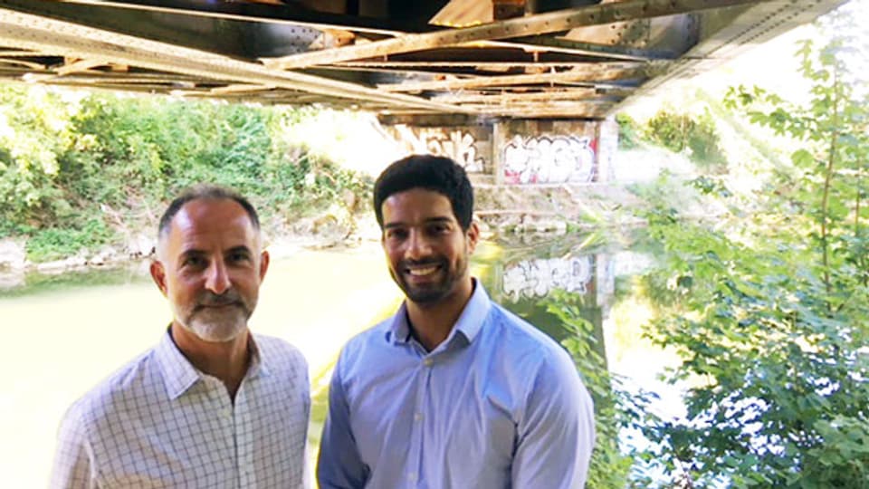 Prof. Dr. Masoud Motavalli (links) und Dr. Elyas Ghafoori (rechts). Er hat das neue System zur Brückenstabilisierung entwickelt. Bild: Christian von Burg.