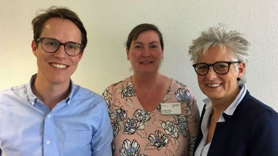 Simon Hodel, Mitgründer DocsVisit (li.), Gertrud Kormann, bisheriges Mitglied der GL Heime Uster (re.) und ihre Nachfolgerin Annette Hefti.