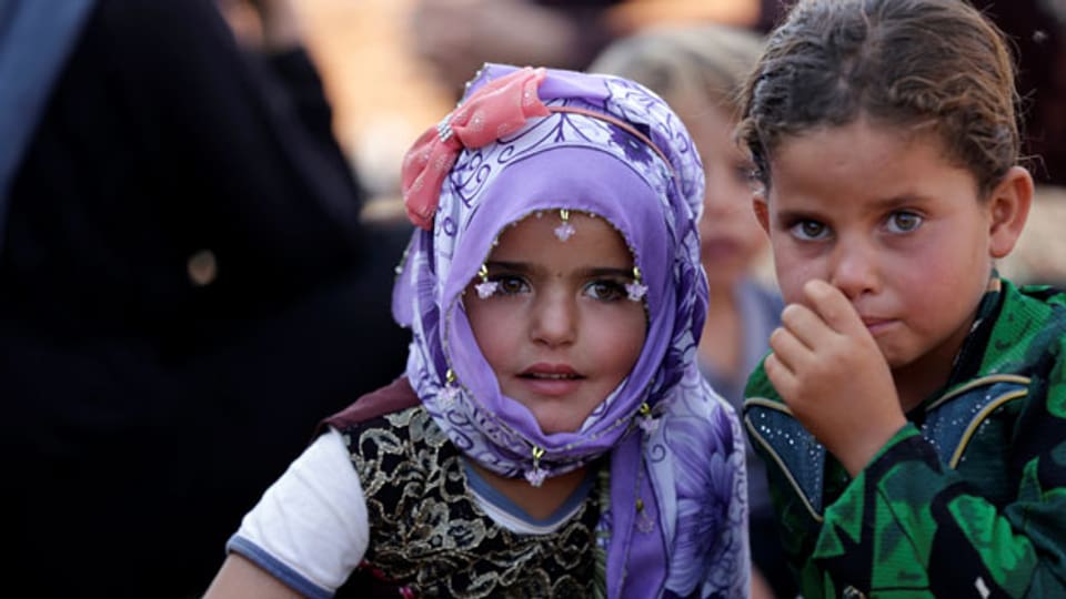 Vertriebene syrische Kinder in einem Flüchtlingslager in Atimah, Provinz Idlib, Syrien.