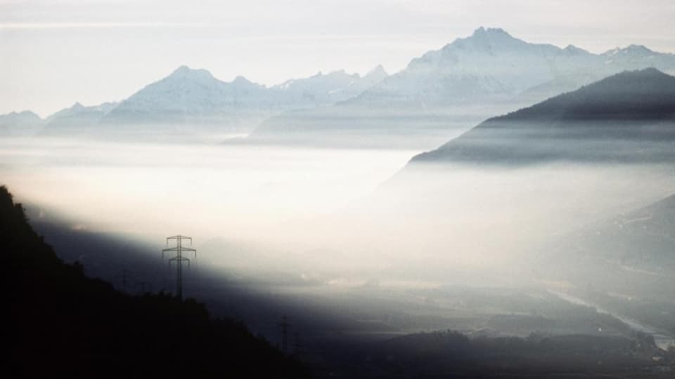 Smog über dem Rhonetal: das Parlament debattiert über Klimaschutz und die Bekämpfung der Luftverschmutzung.