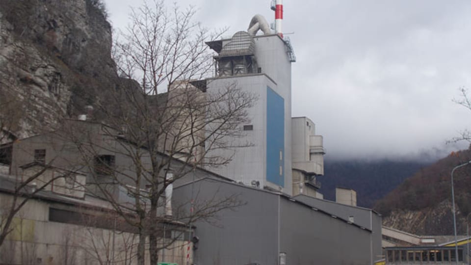 Zementwerk bei Pery im Kanton Jura.