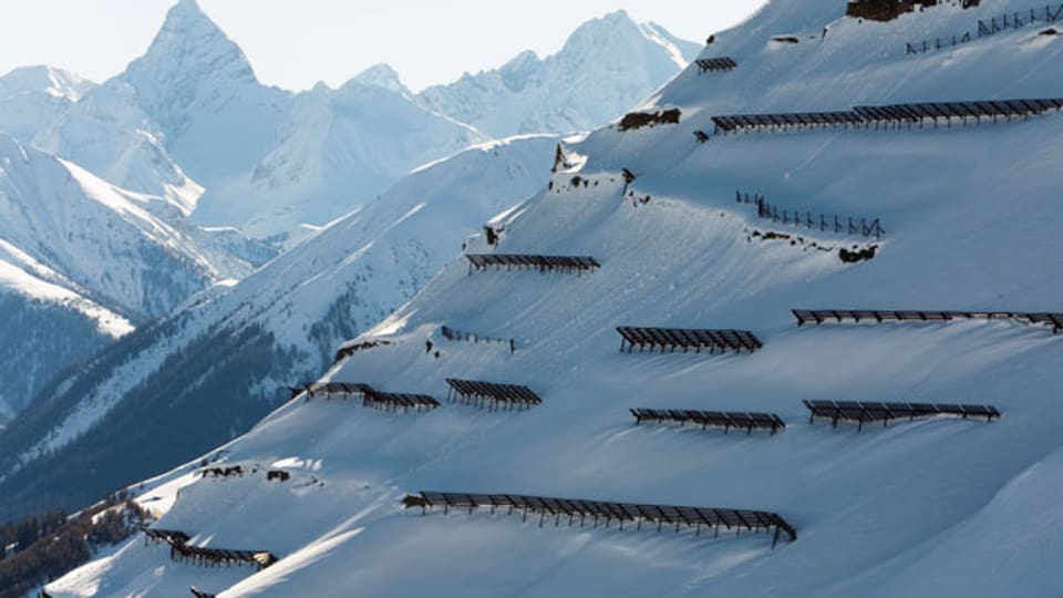 Lawinenverbauungen unterhalb dem Schiahorn in Davos, Graubünden.