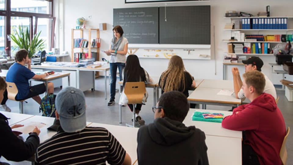Der Kanton Bern will mit verschiedenen Massnahmen gegen den Lehrermangel vorgehen.