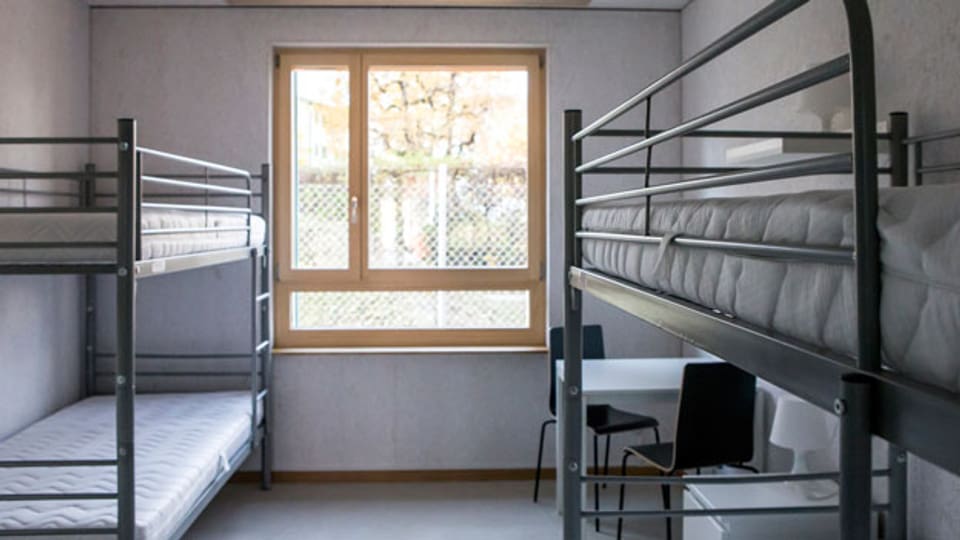 Blick in ein Zimmer im Asylzentrum Grosshof in Kriens.