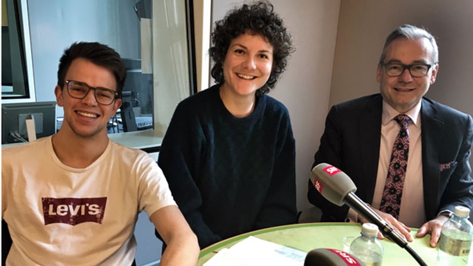 Benjamin Gautschi, Jus-Student (links), Franziska Meinherz, Mitorganisatorin des Klimastreiks in Lausanne (Mitte) und der Zürcher FDP-Ständerat Ruedi Noser im SRF-Bundeshausstudio in Bern.