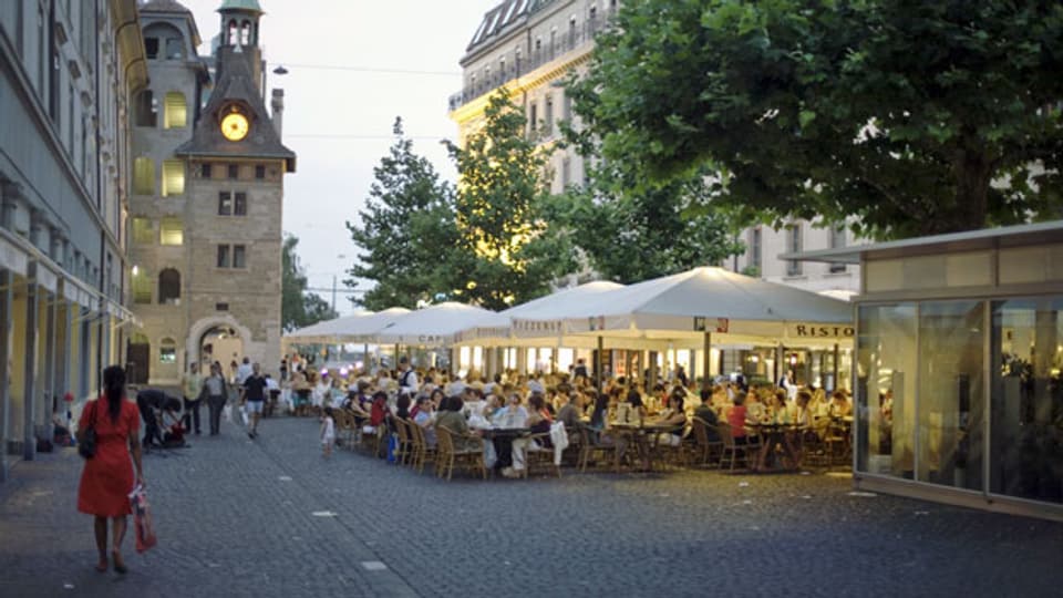 Restaurant am Place du Molard in Genf. Symbolbild