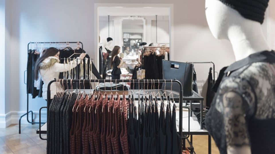 Ein umfangreicher Preisvergleich der Stiftung für Konsumentenschutz aus dem Jahr 2014 zeigte, in der Schweiz sind Kleider im Durchschnitt rund 30 Prozent teurer als in den umliegenden Ländern. Symbolbild.