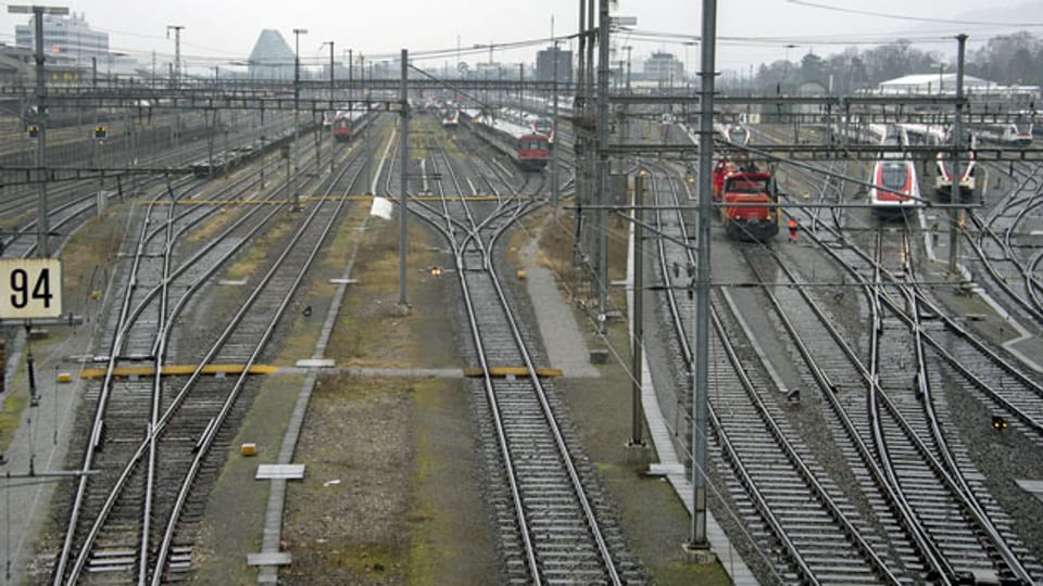 Schienen vor der Einfahrt zum Bahnhof SBB in Basel. Symbolbild.