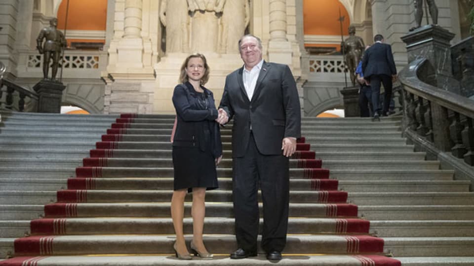 US-Aussenminister Mike Pompeo (rechts) und Christa Markwalder, Mitglied des Schweizer Nationalrats, während des Besuchs von Pompeo in der Schweiz im Bundeshaus in Bern am 1. Juni 2019.