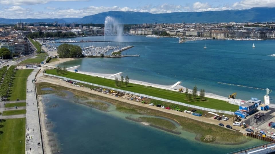 Neue Attraktion in Genf. Der neue Sandstrand «Eaux-Vives». Hier ein Bild der Bauarbeiten.