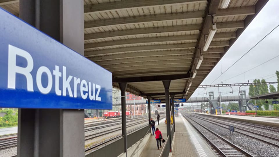 Am Bahnhof Rotkreuz.
