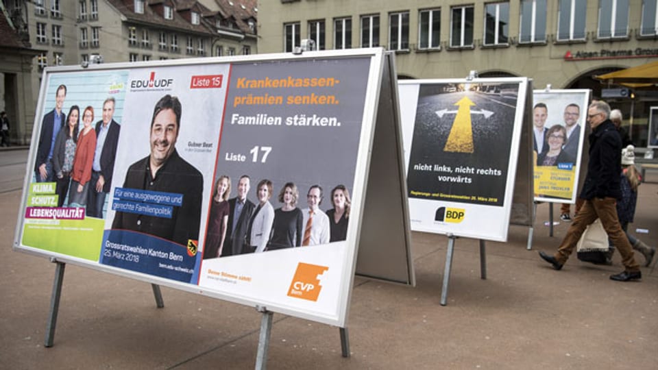 Symbolbild. Eine Plakatwand anlässlich von Wahlen in der Schweiz.