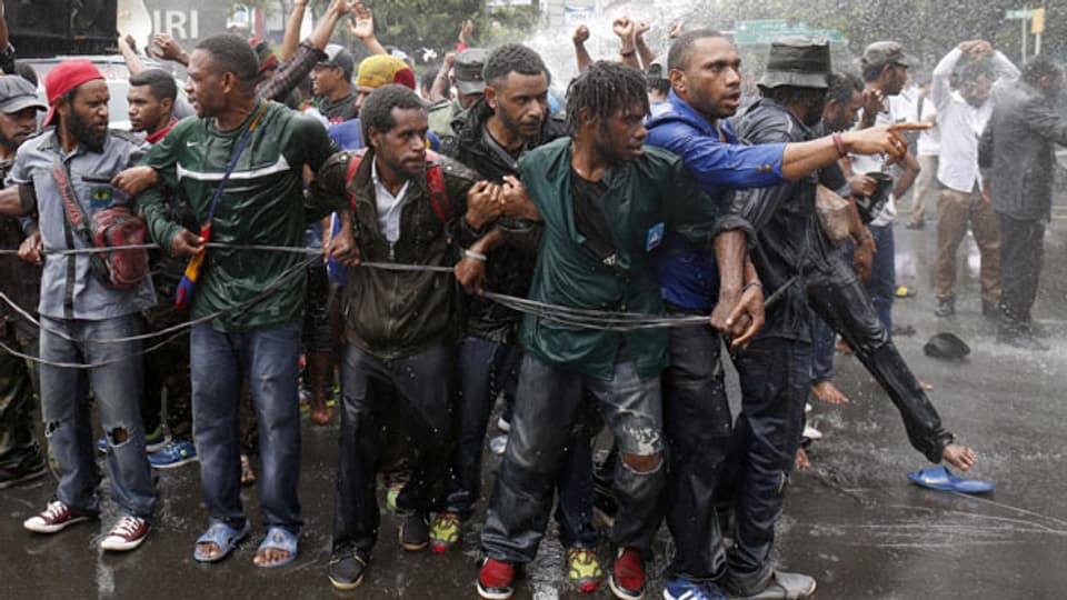 Indonesische Regierung schickt Tuppen nach West Papua.